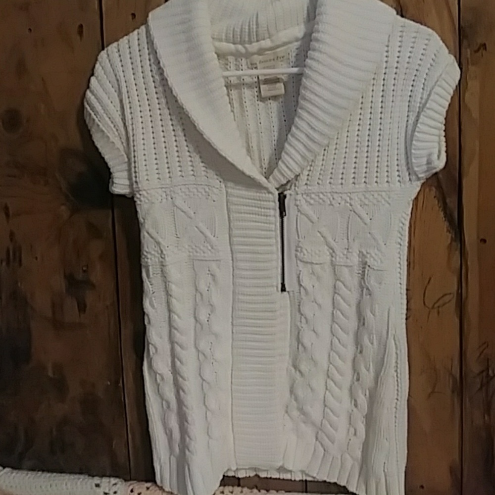 Short sleeve half zip sweater